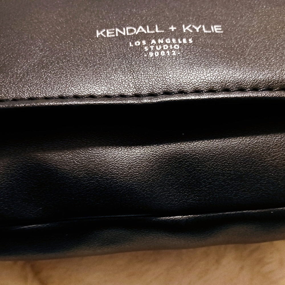 KENDALL + KYLIE NWT! Black Chain Purse - Picture 8 of 8